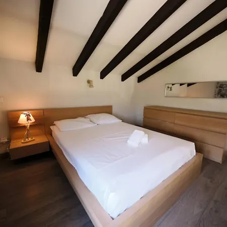 Grand Mezzanine Sur La