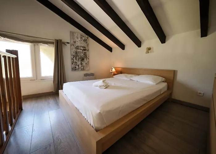 Grand Mezzanine Sur La *